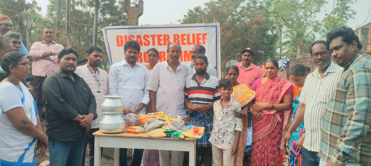 అగ్ని బాధితులకు పీపుల్ సర్వీస్ ఆర్గనైజేషన్ స్వచ్ఛంద సంస్థ అప్పనహస్తం :