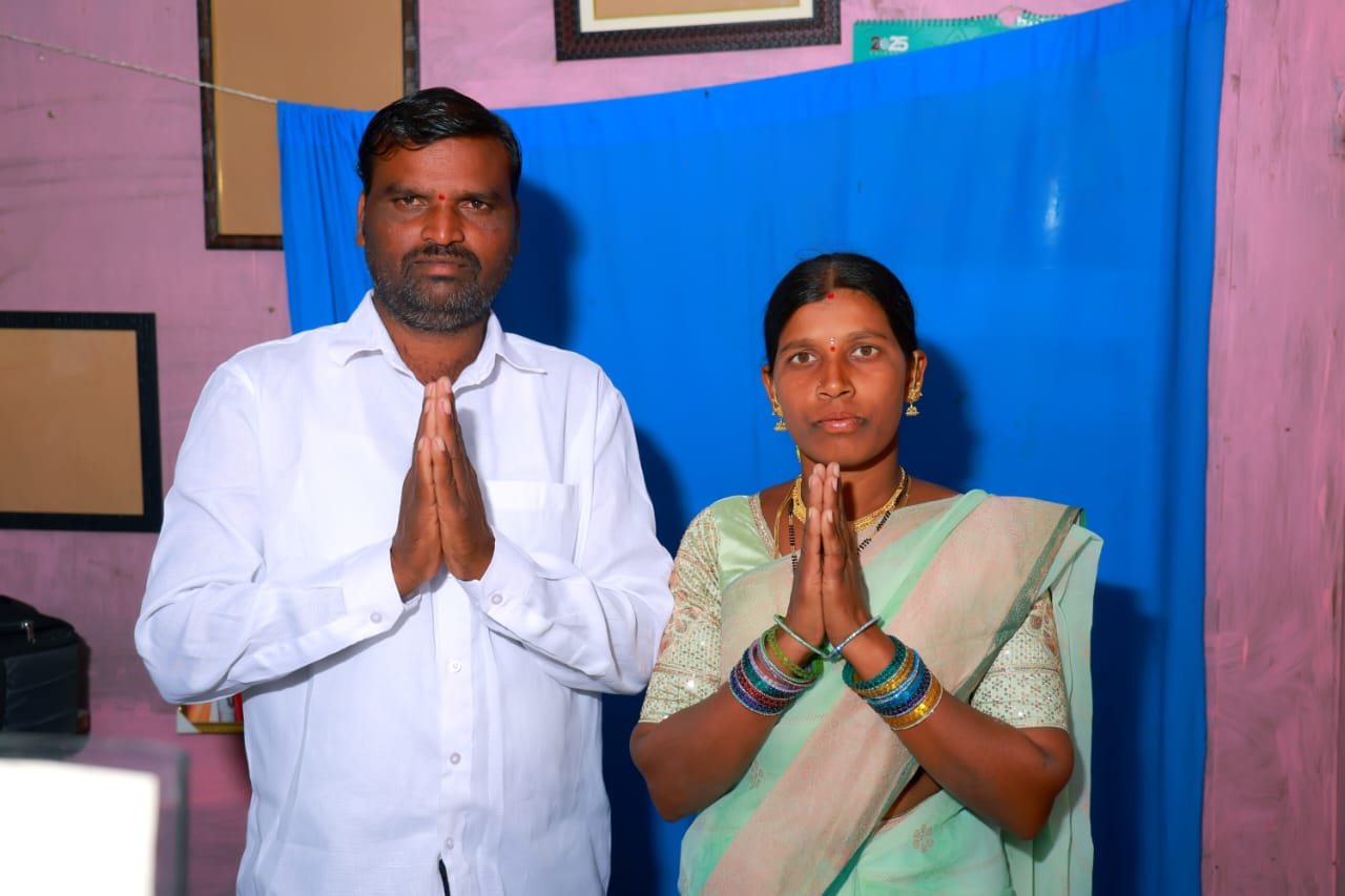 సూరంపల్లి గ్రామ ప్రజలకు నూతన సంవత్సరం శుభాకాంక్షలు తెలిపిన నూతన సర్పంచ్ గంగాధరి స్వప్న స్వామి