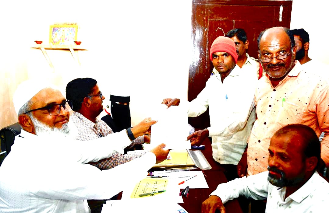 జహీరాబాద్ మున్సిపల్ ఎన్నికల్లో 36వ వార్డు నుంచి  అభ్యర్థిగా నామినేషన్ దాఖలు సమర్పించిన మీ శేఖర్ యాదవ్