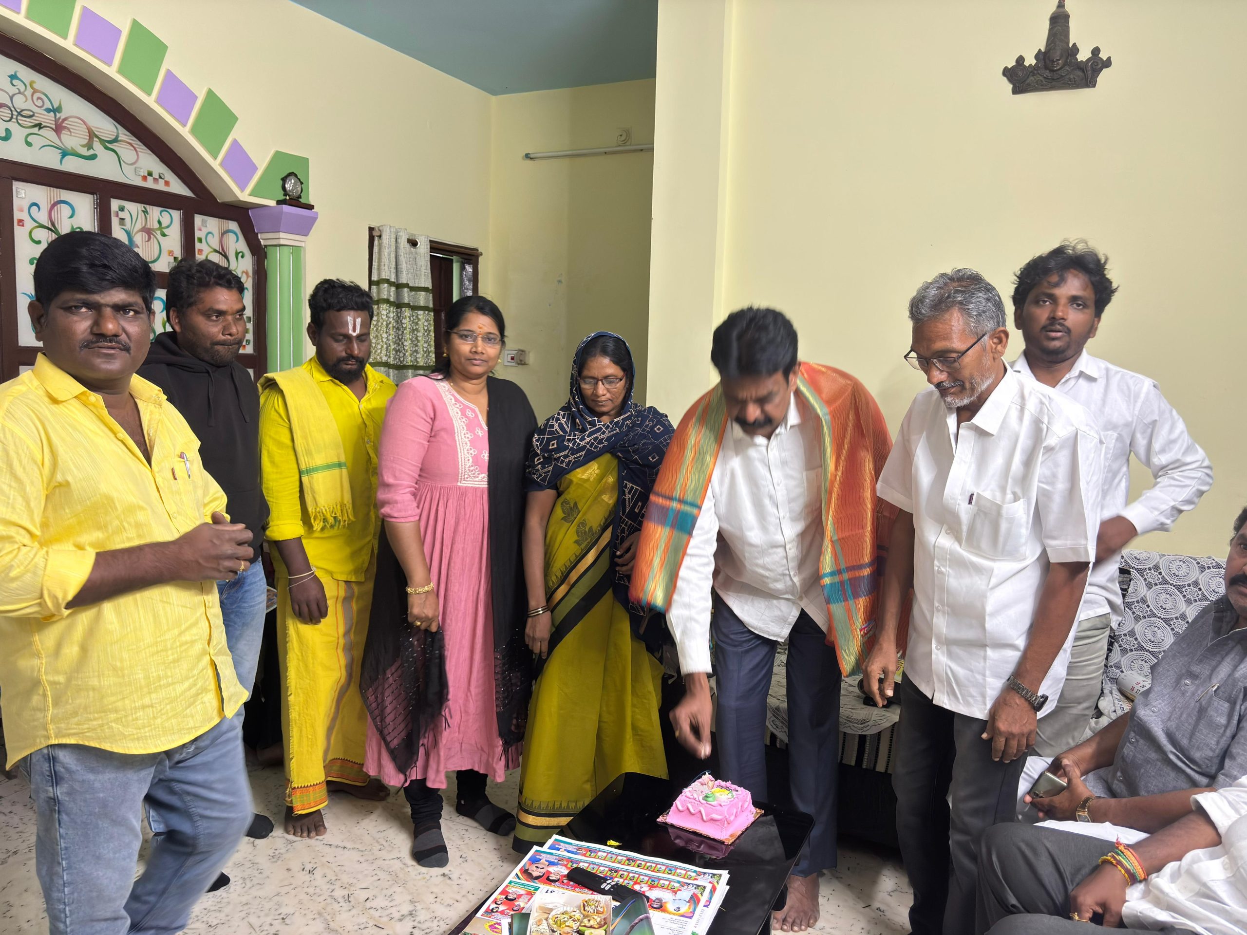 ప్రజాశక్తి క్యాలెండర్ ను ఆవిష్కరించిన ఇమ్మడి కాశీనాథ్.