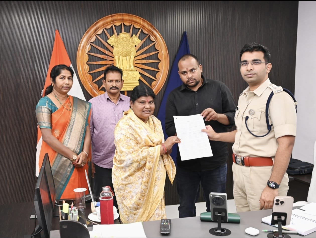 అనారోగ్యంతో మృతి చెందిన హెడ్ కానిస్టేబుల్ కుటుంబానికి భరోసా : కారుణ్య నియామక ఉత్తర్వులను అందజేసిన – ఎస్పీ తుహిన్ సిన్హా