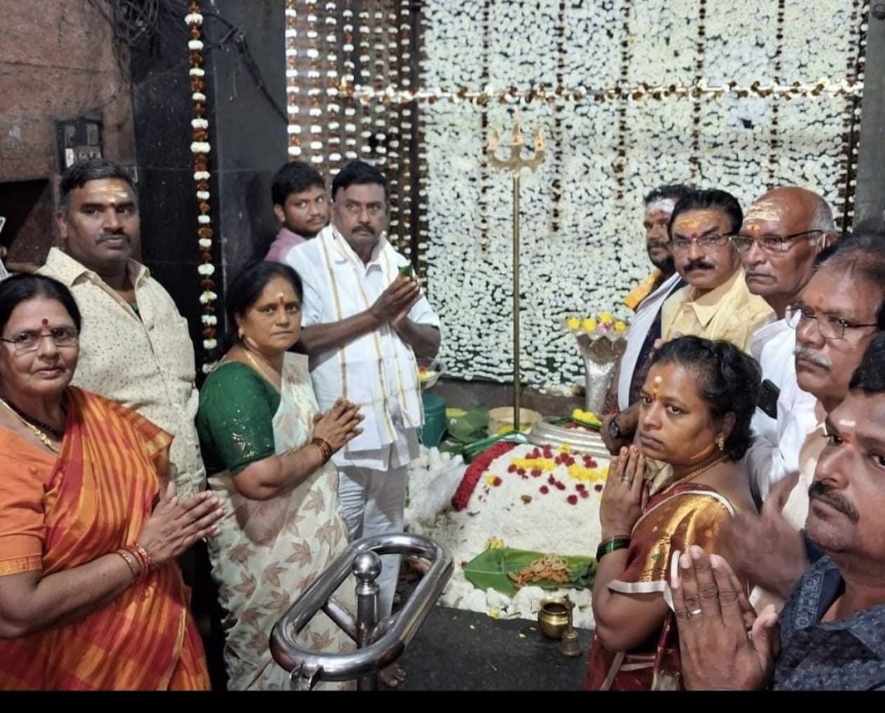 శివ ముక్కోటి అన్నాభిషేకం లో పాల్గొన్న మాజీ ఎమ్మెల్సీ బుద్ధ నాగ జగదీష్