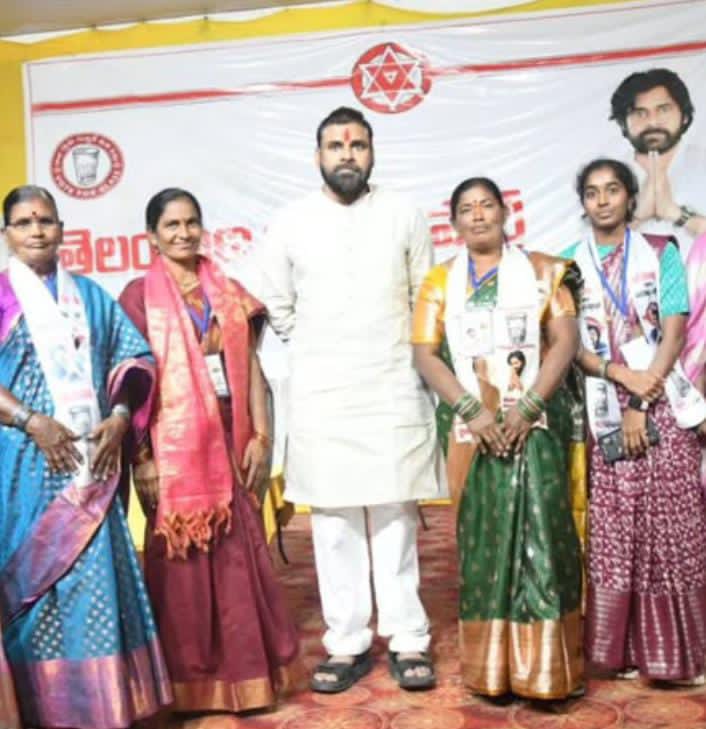 జనసేన తరఫున నాలుగో వార్డు విజయం: కొవ్వూరి భార్గవికి పవన్ కళ్యాణ్ అభినందనలు