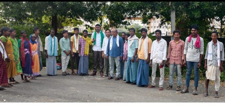 కొలం ఆదివాసుల ఇండ్లను అడ్డుకుంటున్న అటవి శాఖ అధికారులర కబర్ధర్