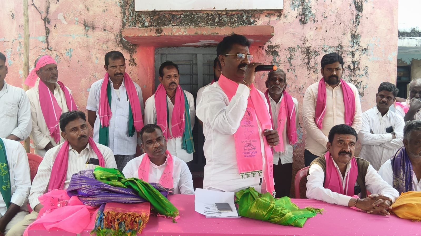 జుక్కల్ నియోజకవర్గంలో రోజు రోజుకు ఊపందుకున గులాబీ పార్టీ