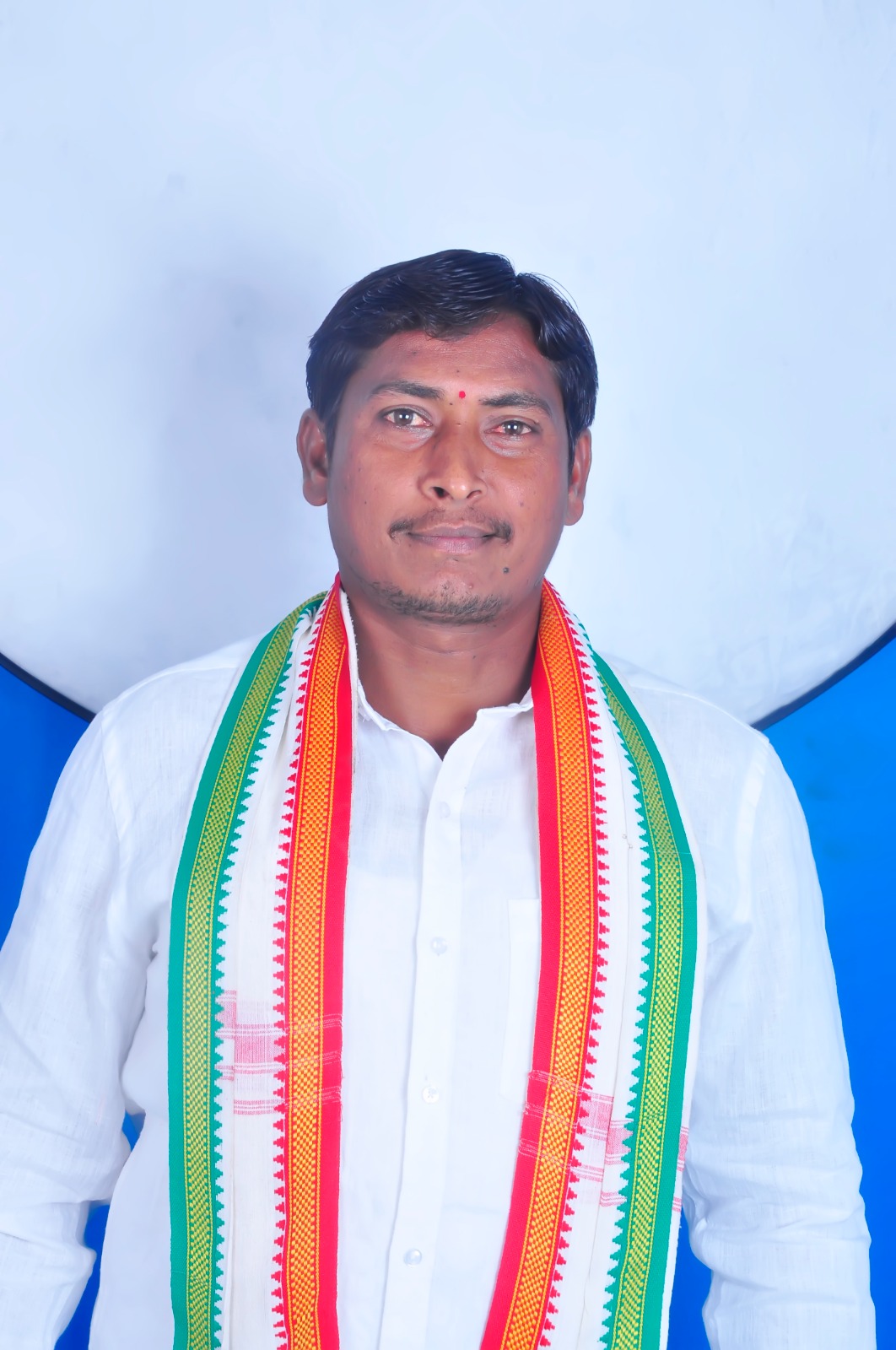 స్థానిక వ్యక్తికి అవకాశం ఇవ్వండి..