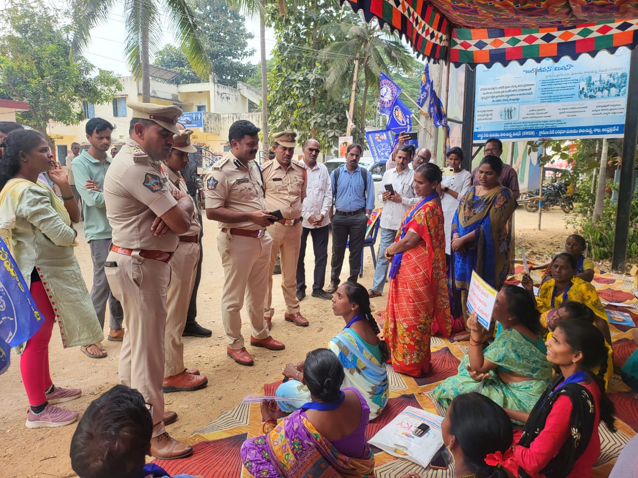 ముంజేరు బాధితులకు న్యాయం చేస్తాం: జిల్లా ఎస్పీ ఏ.ఆర్.దామోదర్ భరోసా