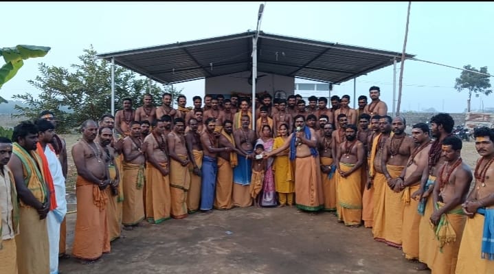 నూతన స్పటిక రామలింగేశ్వర గుడికి విరాళం