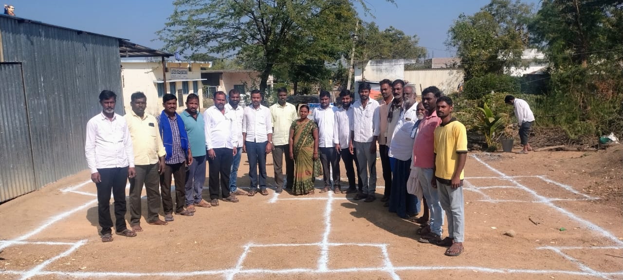 ఇందిరమ్మ ఇల్లు భూమి పూజ చేసిన సర్పంచ్ వినోద్….