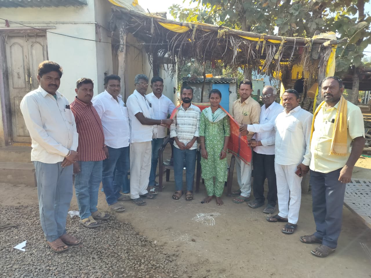 యాదవ సంఘం ఆధ్వర్యంలో సన్మానం