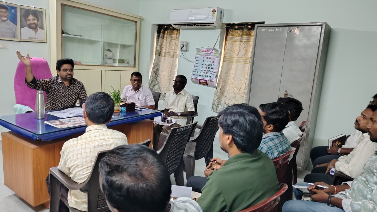 ప్రజలకు అందుబాటులో ఉండాలి: ఎంపీడీవో