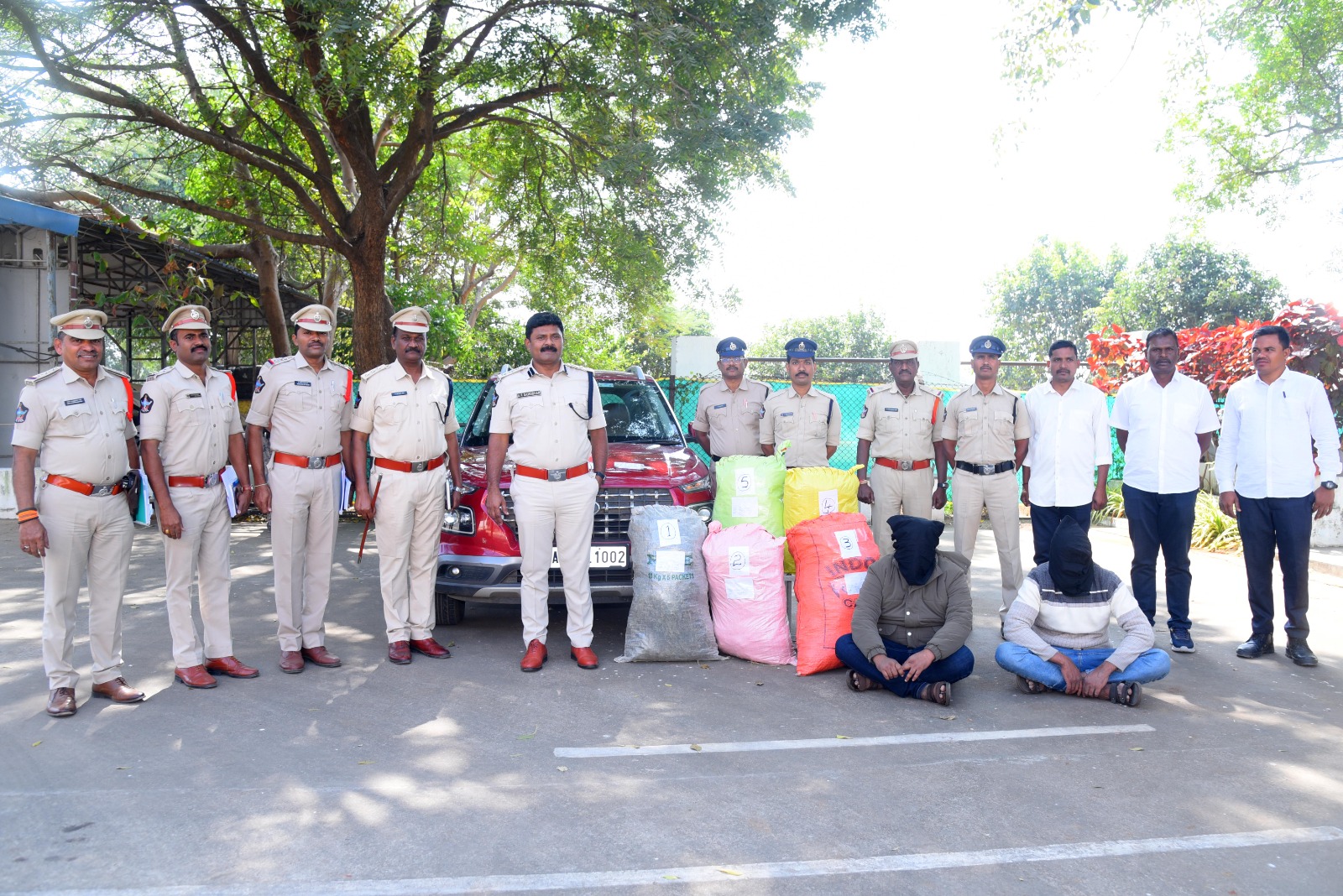ఒరిస్సా టూ కేరళ వయా విజయనగరం: పోలీసుల మెరుపు దాడిలో 76 కిలోల గంజాయి సీజ్!విజయనగరం జిల్లా ఎస్పీ ఎ.ఆర్.దామోదర్,ఐపిఎస్