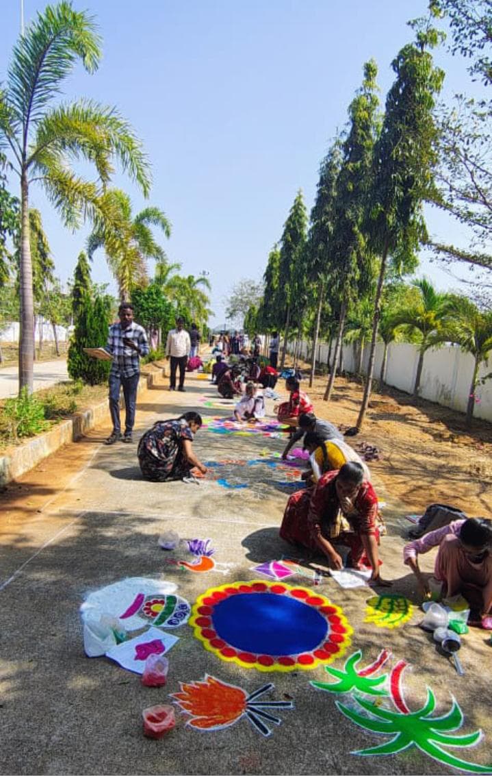 ఆకట్టుకున్న ముగ్గుల పోటీలు