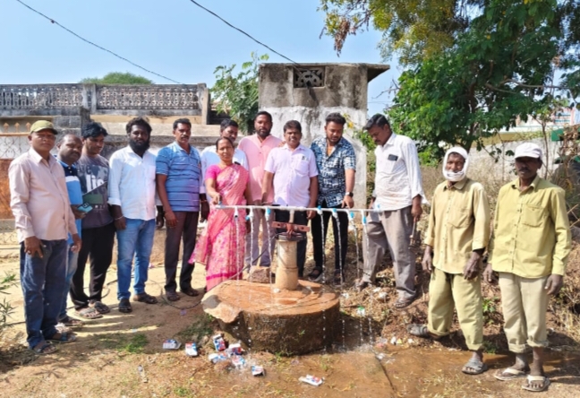తాగు నీటి సమస్యను పరిష్కారించిన మేకల అంజమ్మ-మల్లయ్య.