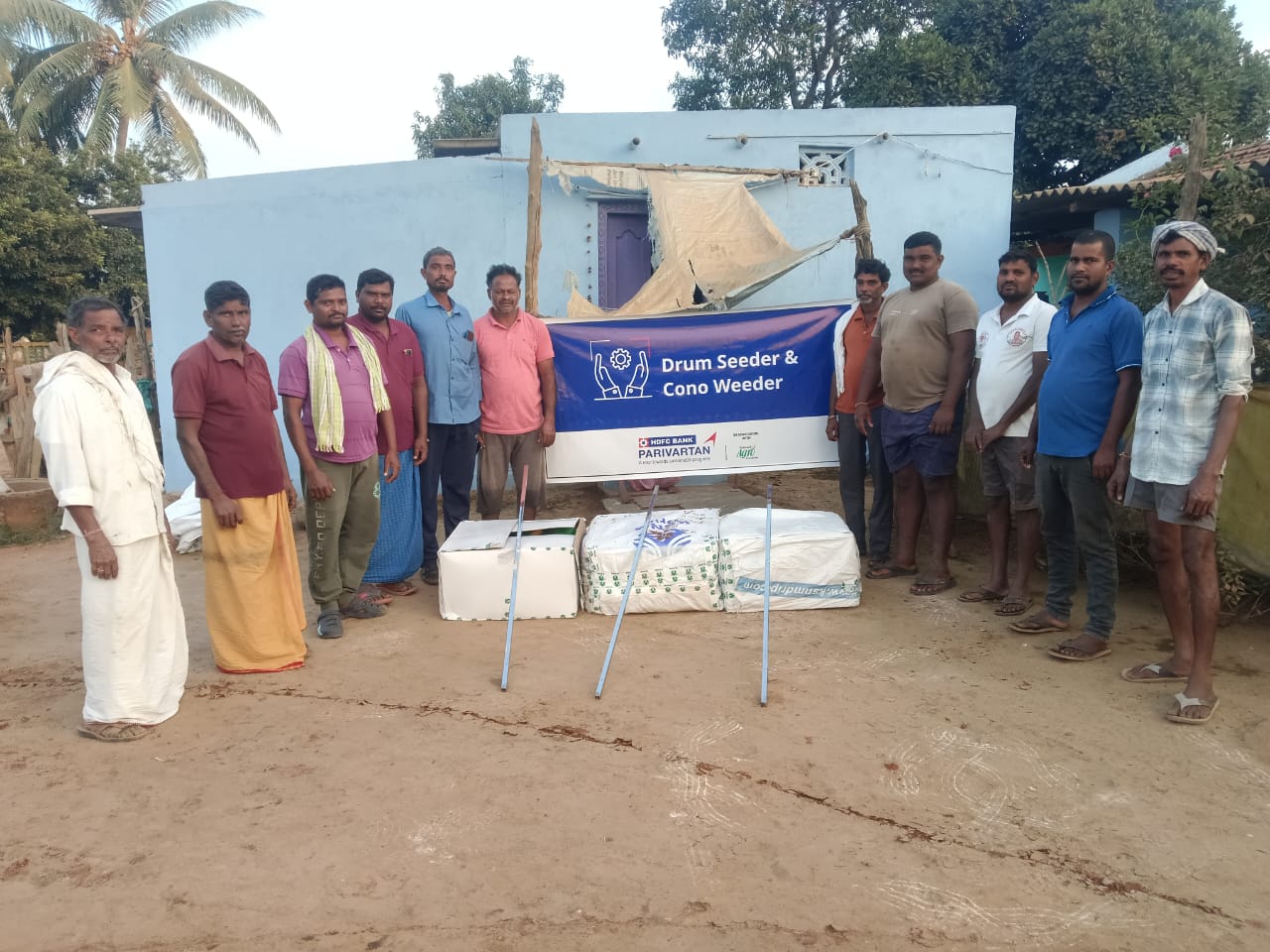 ఆగ్రో ఫౌండేషన్ హెచ్డిఎఫ్సి బ్యాంక్ వారి ఆధ్వర్యంలో సోలార్ లైట్లు