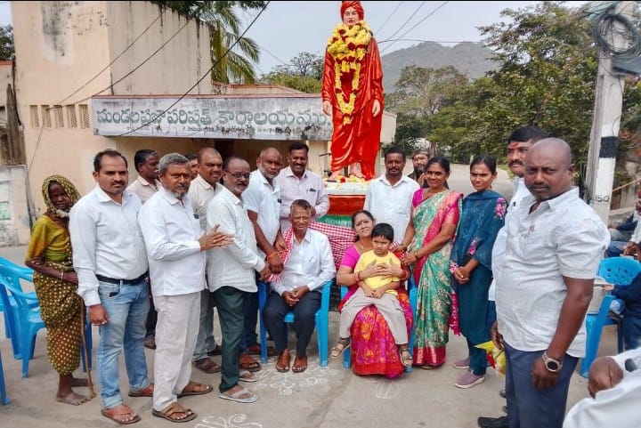 .వివేకానంద అడుగుజాలో నడవాలి లెక్కల జలంధర్ రెడ్డి