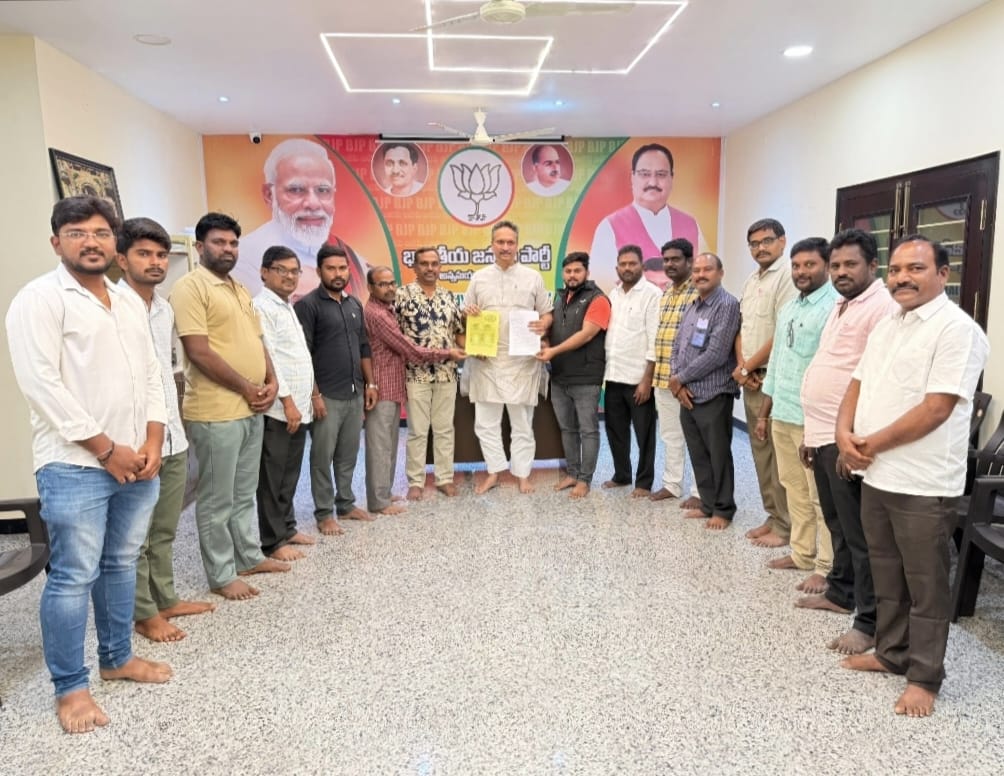 హైవే రహదారి మరమ్మత్తులు మరియు వెంకటాద్రి రైలు నిలుపుదల కొరకు వినతి.