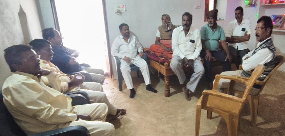 బిఆర్ఎస్ నాయకులు బి.రామన్న ను పరామర్శించిన ఎస్సి కార్పొరేషన్ మాజీ చేర్మెన్ వై.నరోత్తం