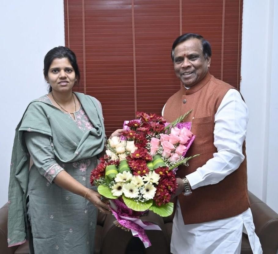 కలెక్టర్‌ను కలిసిన ఎమ్మెల్యే ధన్ పాల్ సూర్యనారాయణ..