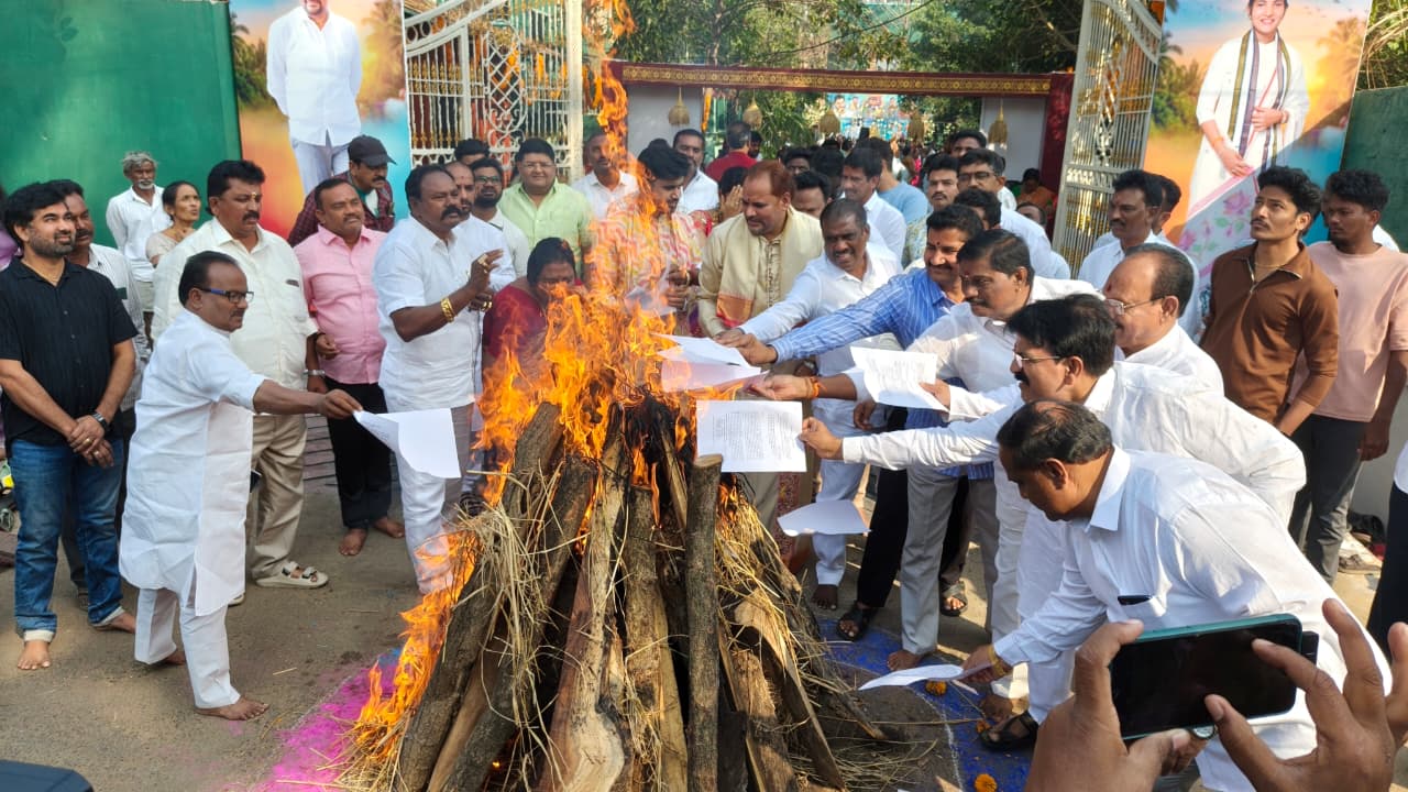 ప్రభుత్వ మెడికల్ కాలేజీల ప్రైవేటీకరణను తక్షణమే ఉపసంహరించుకోవాలి: మజ్జి శ్రీనివాసరావు