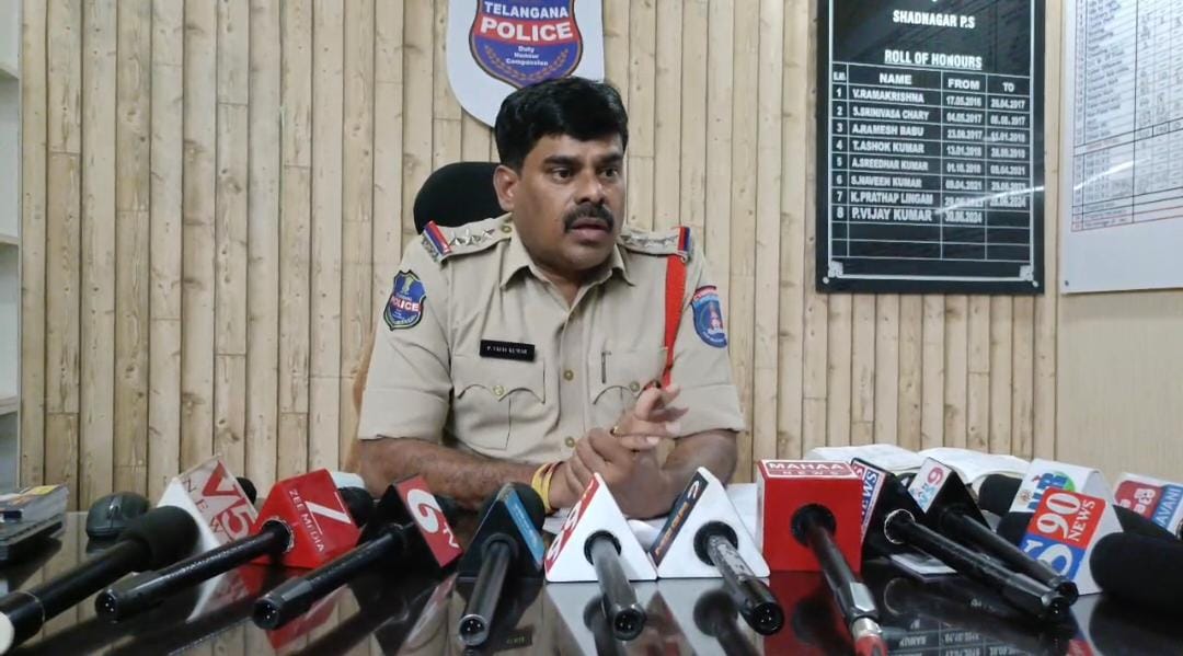 ఆడ శిశవును అంగట్లో అమ్మేశారు..