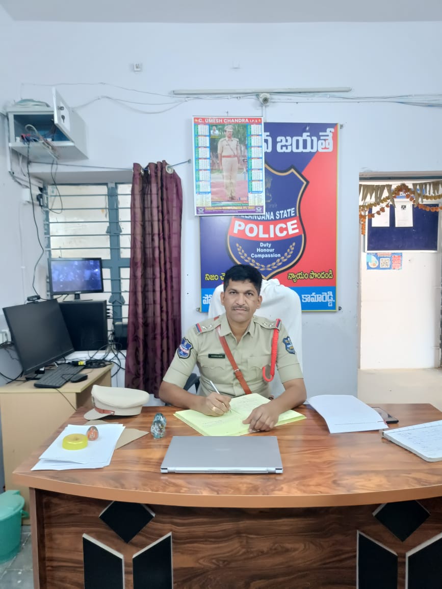 లింకులను క్లిక్ చేయొద్దు :ఎస్సై రాజు