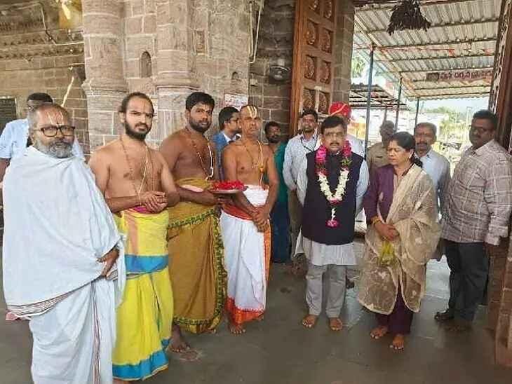 రామతీర్థం సీతారాముల సేవలో హైకోర్టు న్యాయమూర్తి జస్టిస్‌ తుహిన్‌ కుమార్‌