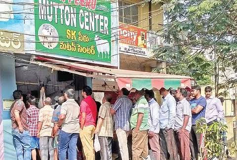 కనుమపై ‘శుక్రవారం’ ప్రభావం: మాంసం దుకాణాలు వెలవెల.. ధరలు ఇలా!