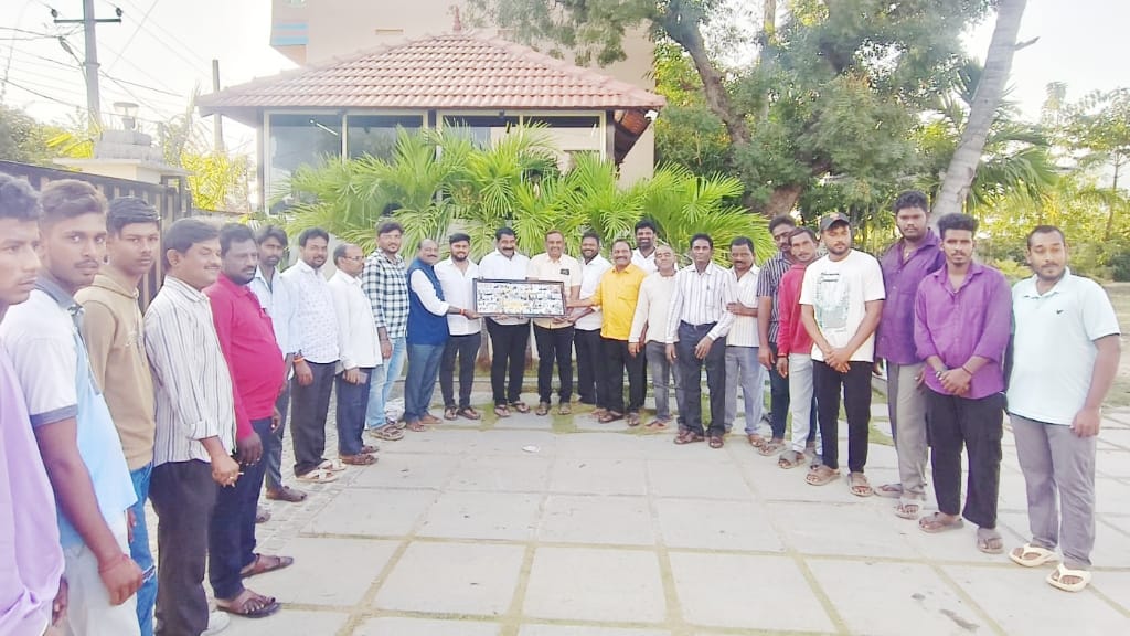 జాతీయ రహదారి నుండి కనెక్టివిటీ రోడ్డు మంజూరు కొరకు వినతి.