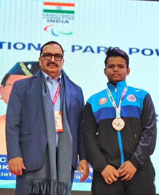 జాతీయ స్థాయి పారా పవర్ లిఫ్టింగ్‌లో సతీష్ కుమార్ సాహుకు ‘బంగారు’ పతకం