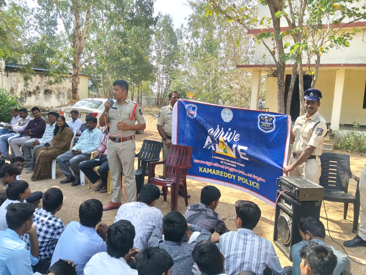 జూనియర్ కళాశాలలో రోడ్డు భద్రతపై అవగాహన