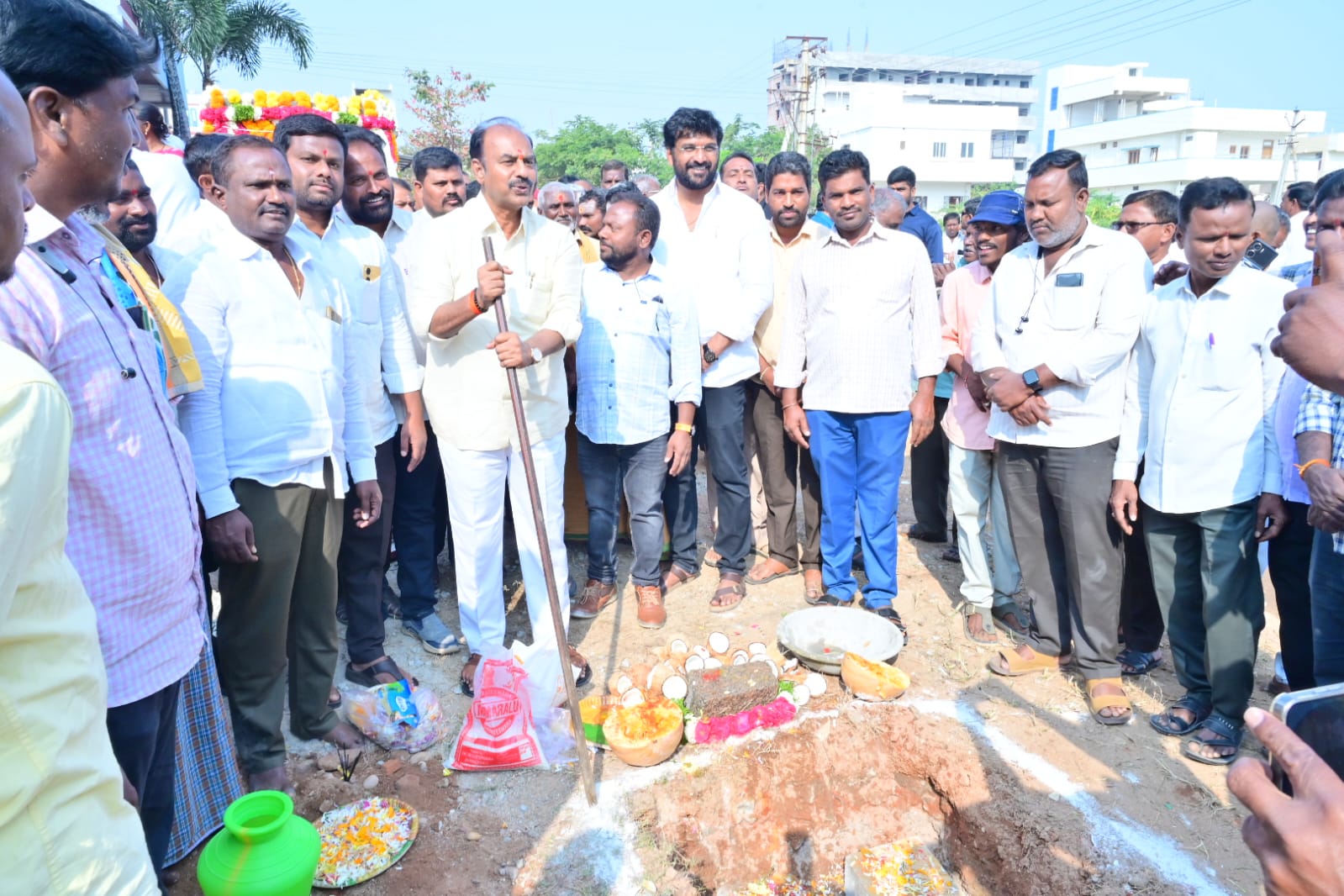 గద్వాల పట్టణ అభివృద్ధి కోసం 18.70 కోట్ల రూపాయలతో భూమి పూజ చేసిన ఎమ్మెల్యే