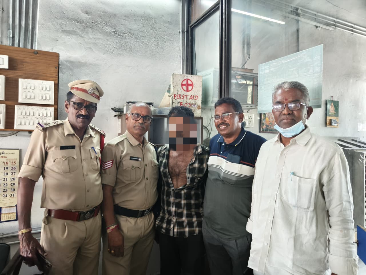 విజయనగరం కాంప్లెక్స్ వద్ద సెల్ ఫోన్ దొంగ అరెస్టు