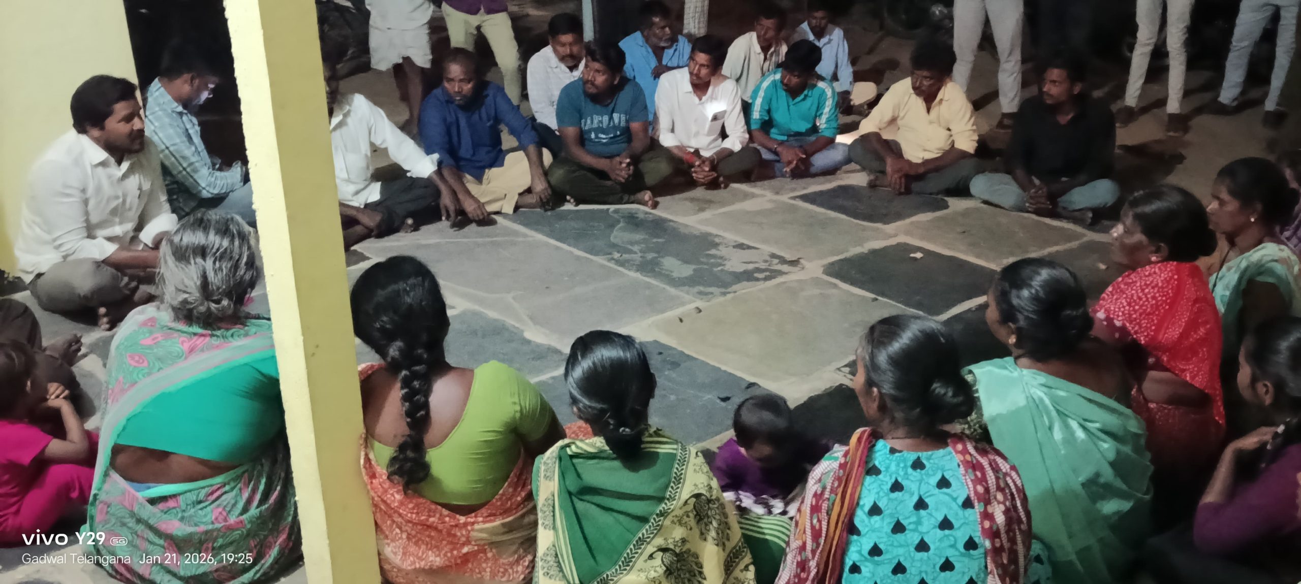 అమలు కానీ 420 హామీలను ఇచ్చి,ప్రజలను మభ్యపెట్టి,తీరా గెలిచాక హామీలను అమలు చేయకుండా మోసం చేసిన కాంగ్రెస్ పార్టీకి బుద్ధి చెప్పాలి.