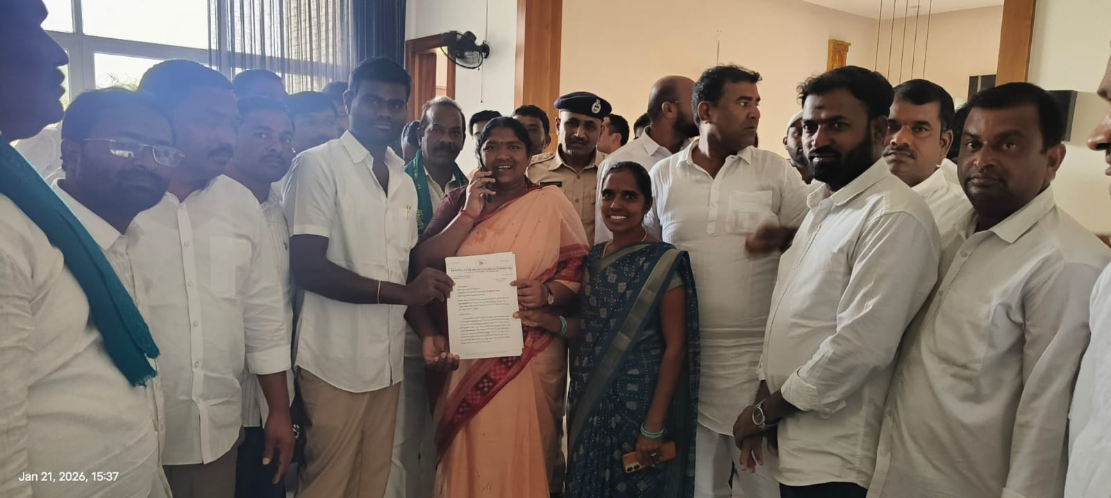 తడపాకల్ పుష్కర ఘాట్ అభివృద్ధికి నిధులు మంజూరు చేయాలిమంత్రి సీతక్కకు సర్పంచ్ జింక స్వప్న అనిల్ కుమార్ వినతి