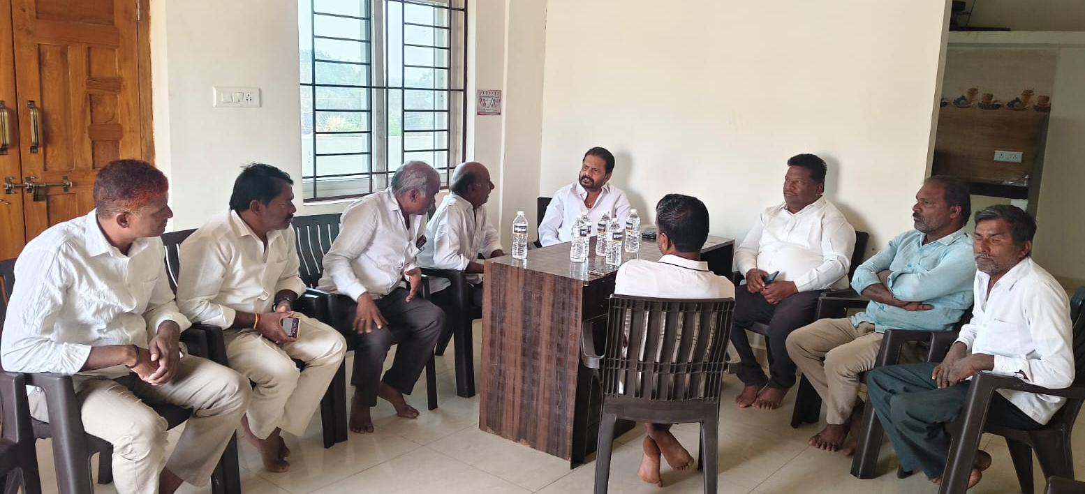 మాజీ జడ్పీటీసీ నర్సింలును రామర్శించిన ఎస్సి కార్పొరేషన్ మాజీ చేర్మెన్ వై.నరోత్తం..