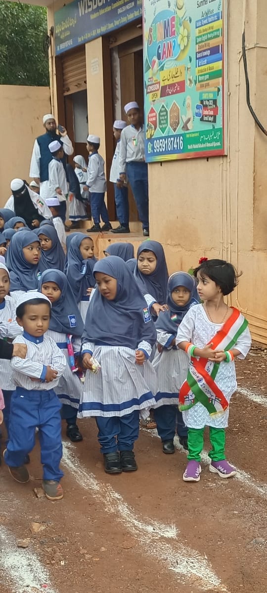 జహీరాబాద్ రాంనగర్ ఏరియాలో విష్టం మోడల్ స్కూల్ లో 77 గణతంత్ర దినోత్సవం వేడుకలు ఘనంగా జరిగాయి