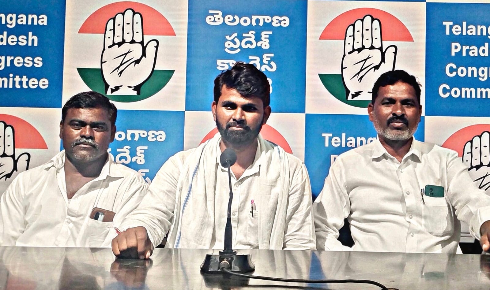 నడిగడ్డలో నాలుగు మున్సిపాలిటీలో 77 వార్డులలో కాంగ్రెస్ పార్టీ కౌన్సిలర్లను ప్రజలు గెలిపించుకోవాలి గెలిపించుకుంటే ఎప్పుడు లేని విధంగా వార్డులు అభివృద్ధి చెందుతాయి..