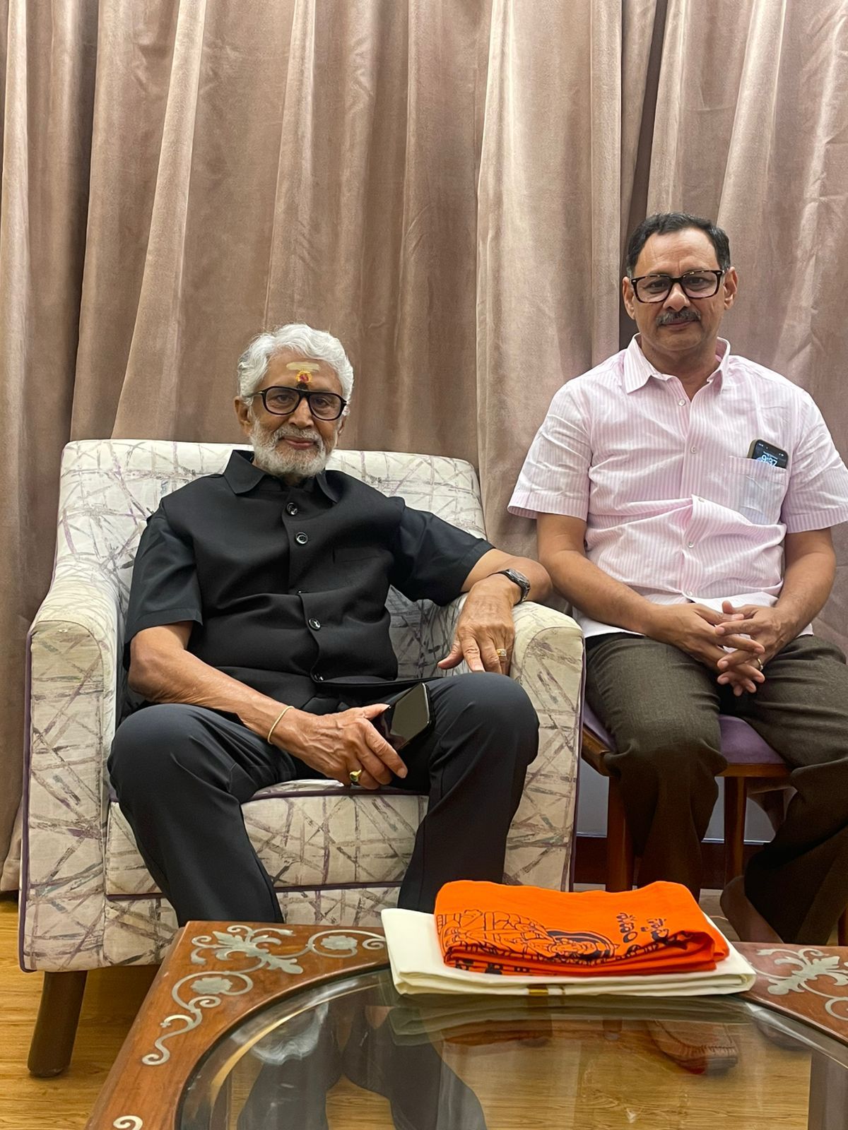 మాగంటి మురళీమోహన్ కు ‘పద్మశ్రీ’ అవార్డు రావడం పై బిజెపి సీనియర్ నేత నీరుకొండ వీరన్న చౌదరి శుభాకాంక్షలు..