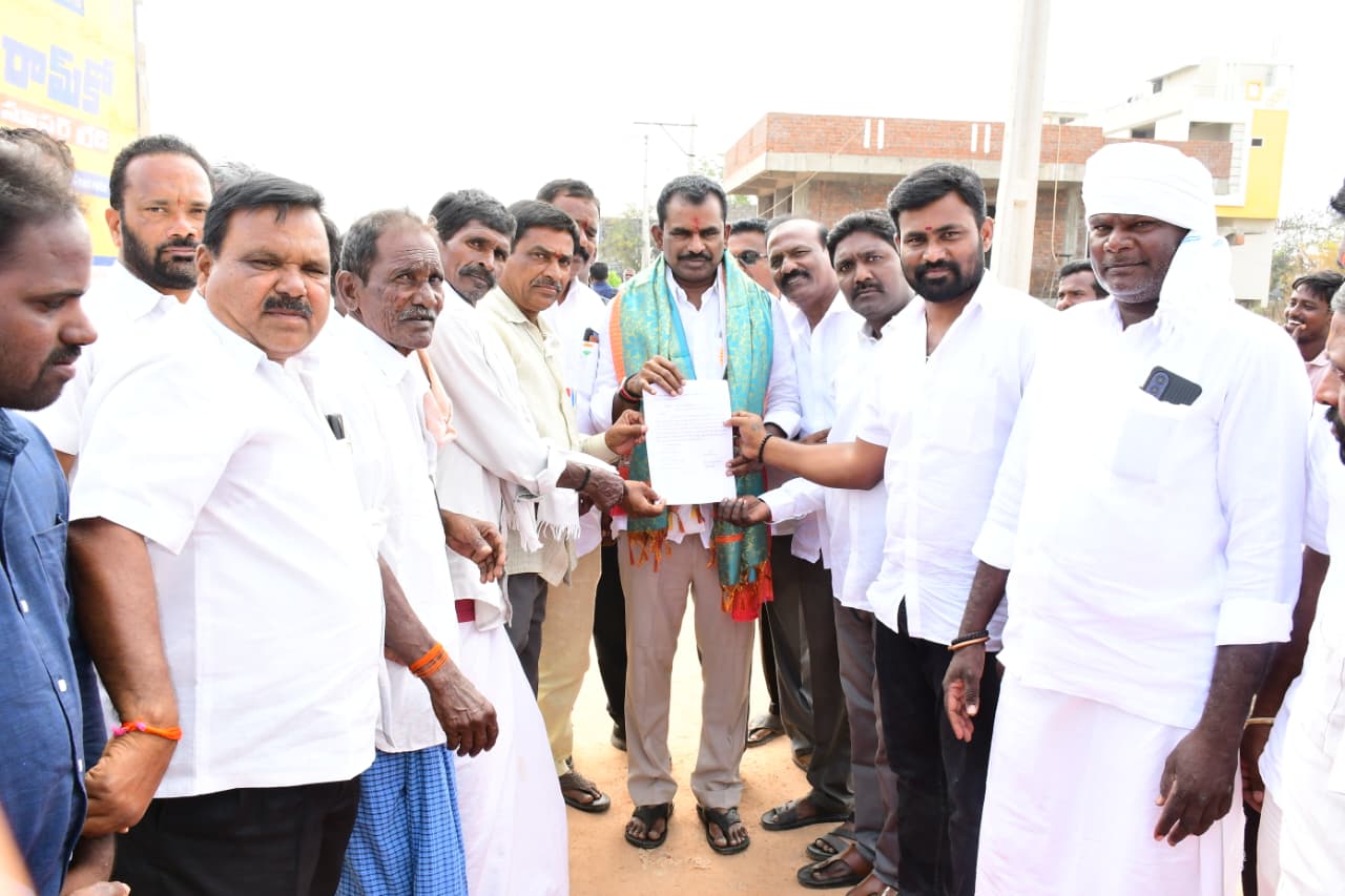 మున్సిపల్ ఎన్నికల్లో ముదిరాజులకు ప్రాధాన్యతపై ఎమ్మెల్యేకు వినతి పత్రం