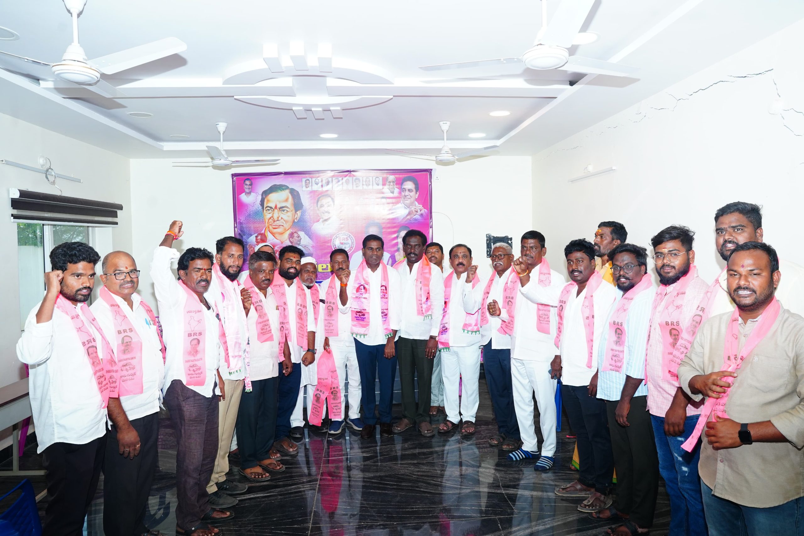 -కాంగ్రెస్,బీజేపీ పార్టీల నుండి బిఆర్ఎస్ పార్టీలోకి వలసలు ..