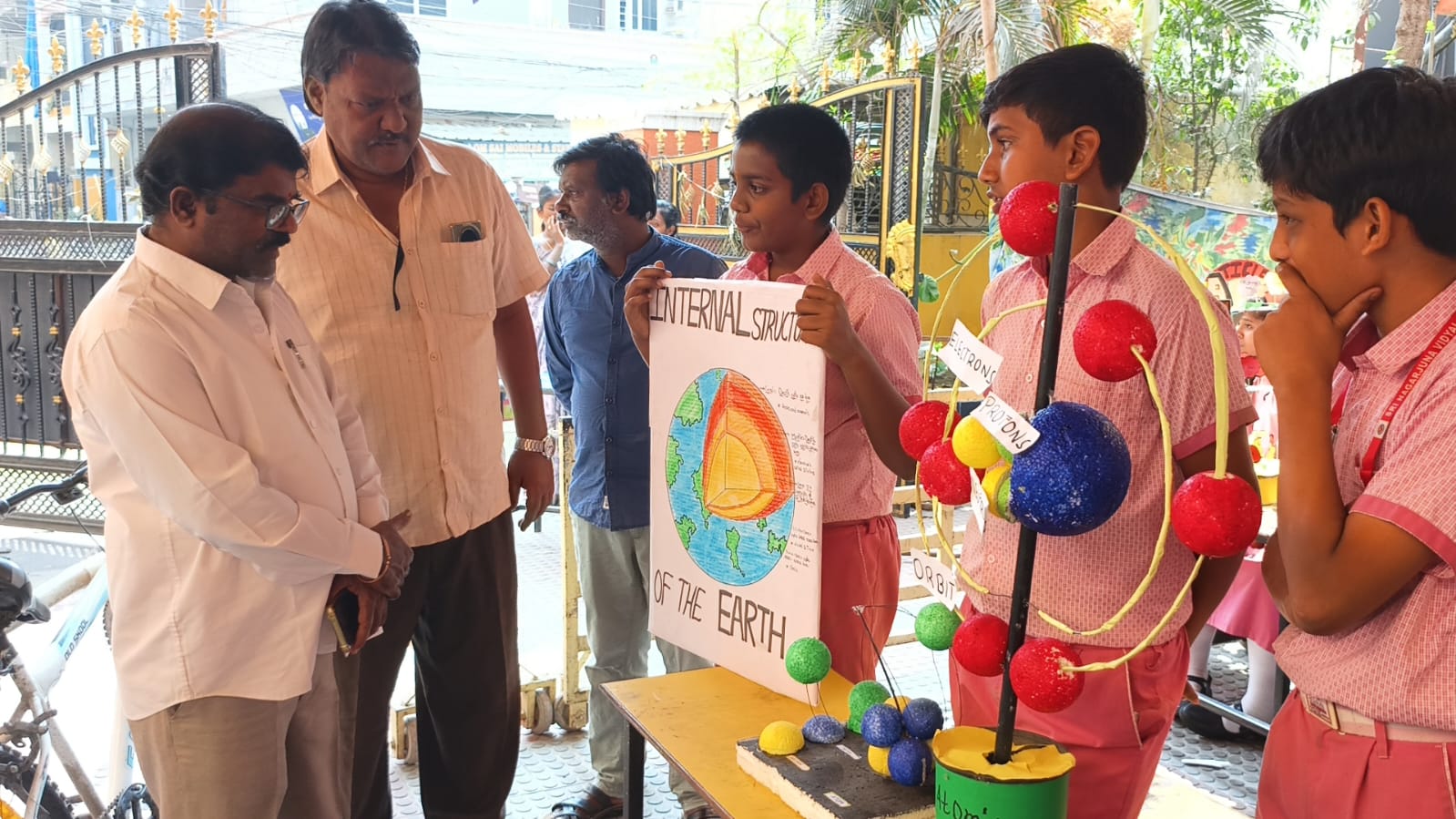 వైజ్ఞానిక ప్రదర్శనల ద్వారా విద్యార్థుల్లో దాగివున్న సృజనాత్మకత వెలికితీత… కమలాకర్ రావు