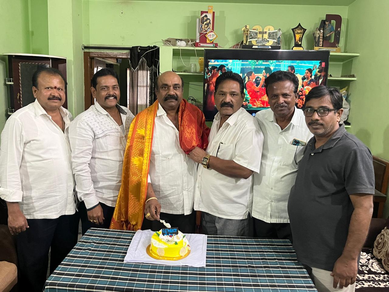 మిత్రత్వానికి ప్రతీకగా వెంకటపతి రాజు జన్మదిన వేడుకలు