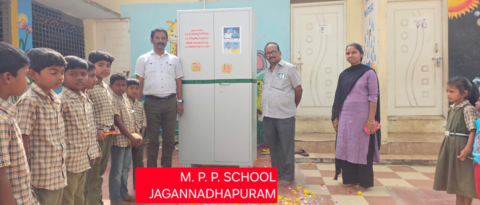 దాతల సహకారంతో పాఠశాలకు  అన్ని వసతులు కల్పిస్తున్న కశెట్టి. జగన్.