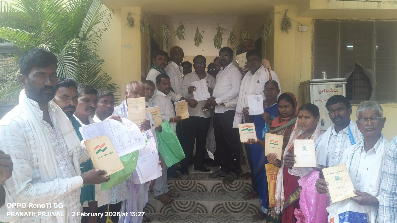 పోడు భూముల సమస్య పరిష్కరించండి.