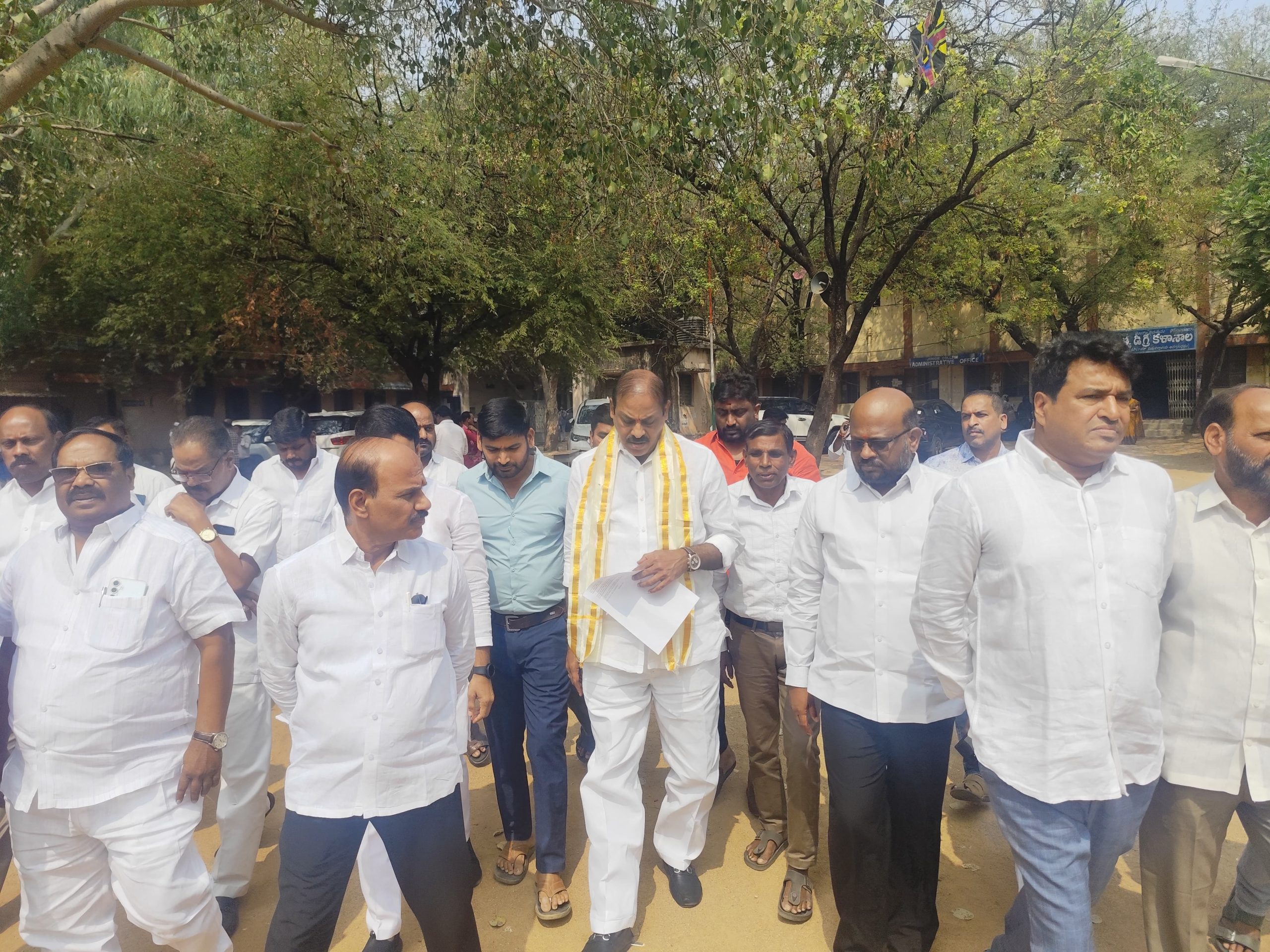 తెలంగాణ రాష్ట్ర ప్రభుత్వం విద్యకు వైద్యానికి అత్యధిక ప్రాధాన్యత ఇస్తుంది. బండి రమేష్