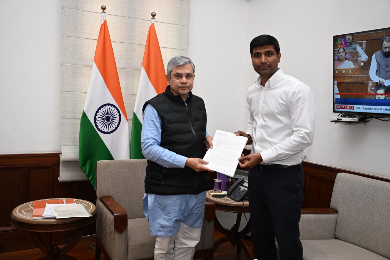 సోషల్ మీడియా వినియోగంలో వయోపరిమితి నియంత్రణపై సమగ్ర విధానం తీసుకురావాలి