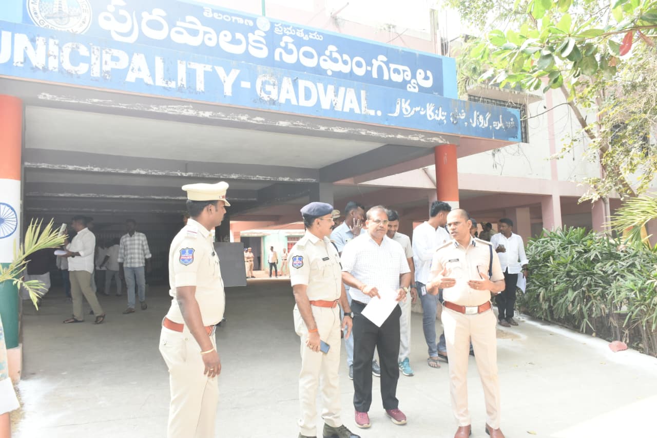 జోగుళాంబ గద్వాల్ జిల్లాలో మున్సిపల్ చైర్మన్–వైస్ చైర్మన్ ఎన్నికకు కట్టుదిట్టమైన పోలీస్ భద్రత