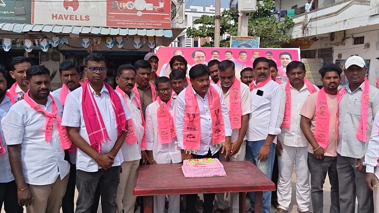 కేసీఆర్, బాజిరెడ్డి గోవర్ధన్ జన్మదిన వేడుకలు