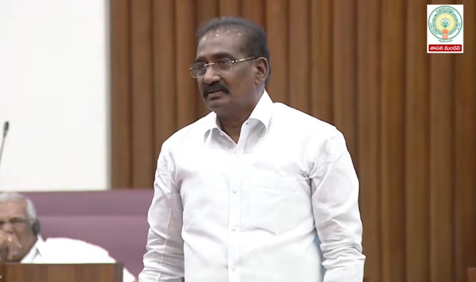 చిలకలూరిపేట మున్సిపాలిటీలో విలీనమైన మూడు గ్రామాల గురించి ఈరోజు శాసనమండలిలో చర్చించిన శాసనమండలి సభ్యులు మర్రి రాజశేఖర్